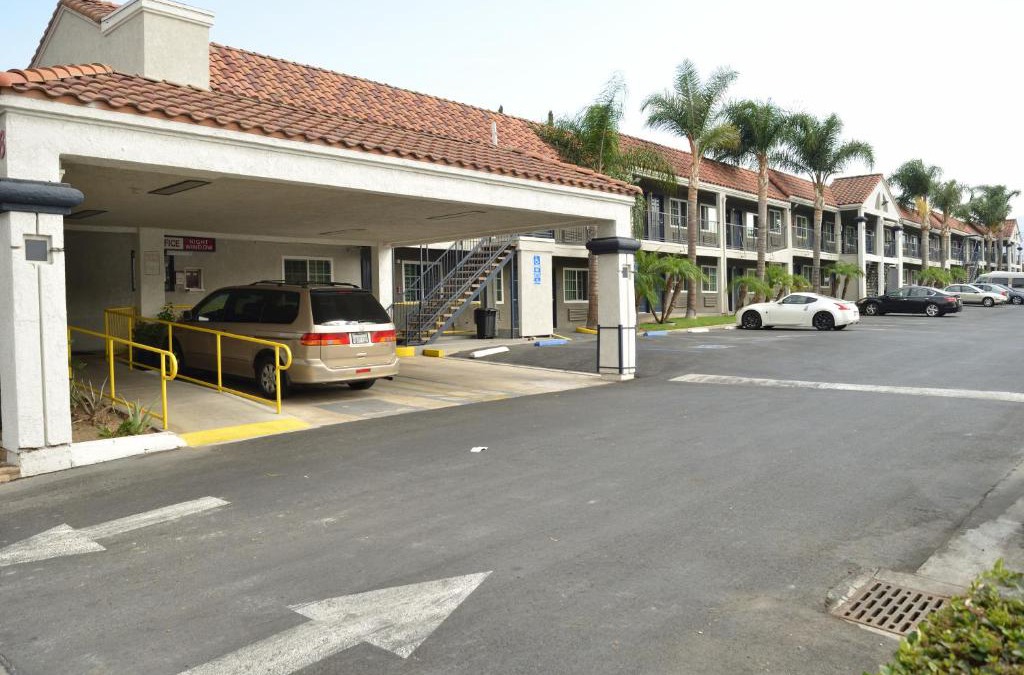 Corona Hotel | Welcome Inn Corona