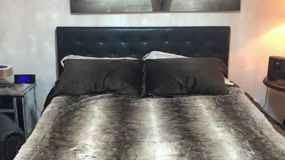Bacliff Bed & Breakfast | Welcome to a boutique style room "Midnight Rush"