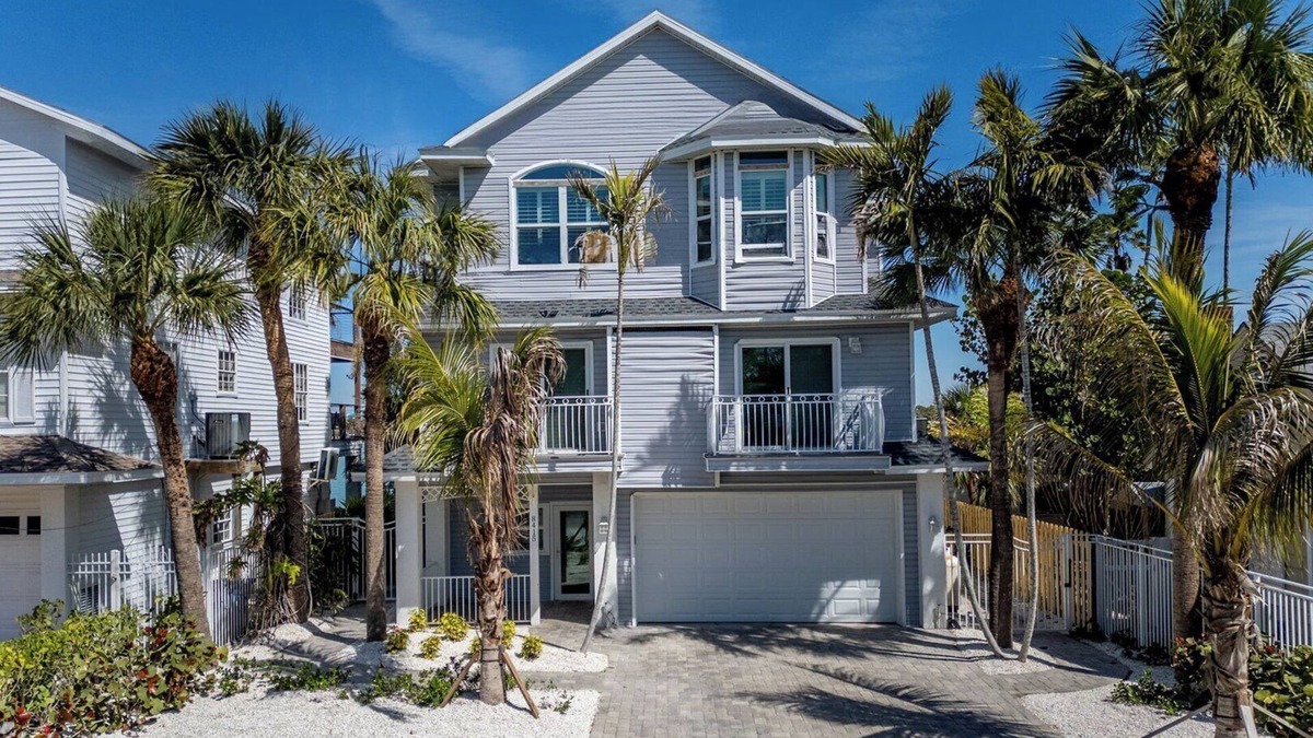 Sunset Beach House | Welcome to Bluefin Your Waterfront Getaway!
