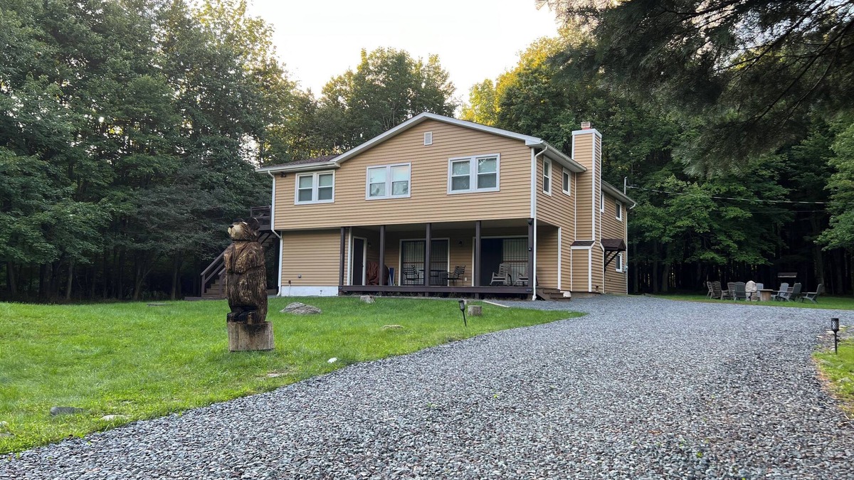 Gouldsboro House | Welcome to Bree-Z-Bear Lodge– 5BR Pocono Escape Gameroom, Sunroom, a Scenic Vibe