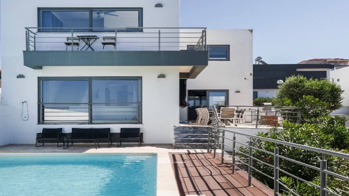 Atalaia Villa | Welcome to Casa Amour. Oceanview villa on the coast of Portugal.