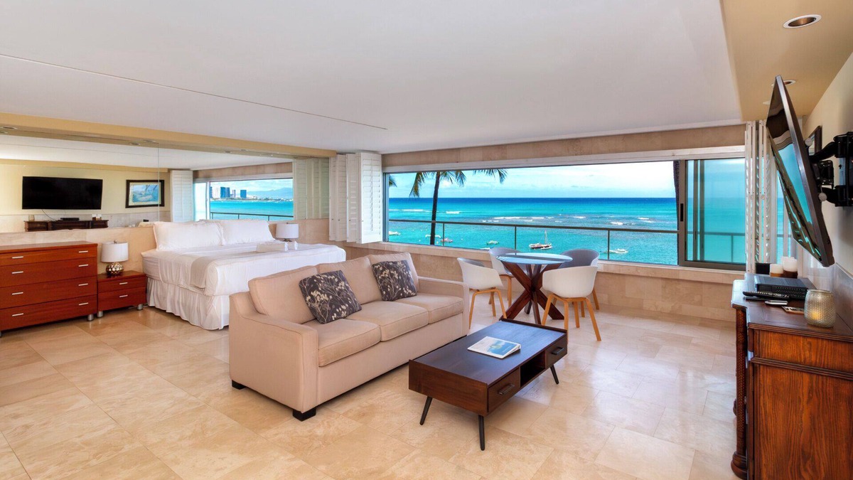 Diamond Head - Kapahulu - St. Louis Condo | Welcome to Colony Surf #301! Beautiful corner unit on the Gold Coast!
