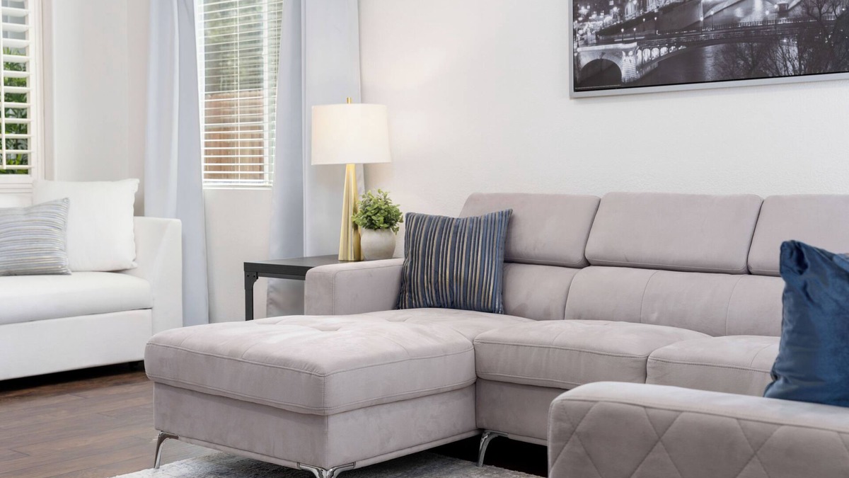 Citrus Heights House | Welcome to cozy fully stocked home with TV in every room! Near downtown, airport