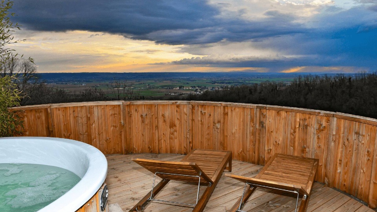 La Cote-Saint-Andre House | Welcome to Domaine des étoiles Unusual accommodations