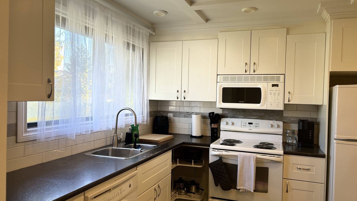 Calgary House | Welcome to Falcon Escape