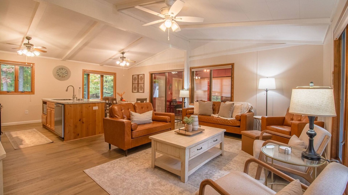 Danbury House | Welcome to Hanscom Hideaway! Cozy 3-bedroom house