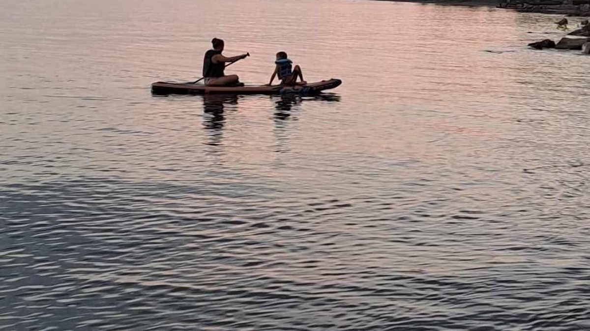 Wheatley Cottage | Welcome to “Hickory Lakehouse” on the shores of Lake Erie. 5 star on Airbnb