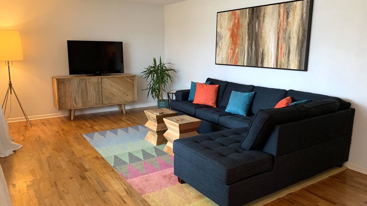 Stevensville House | Welcome to Holiday House! Cozy, modern home 7 min. from the beach and wineries.