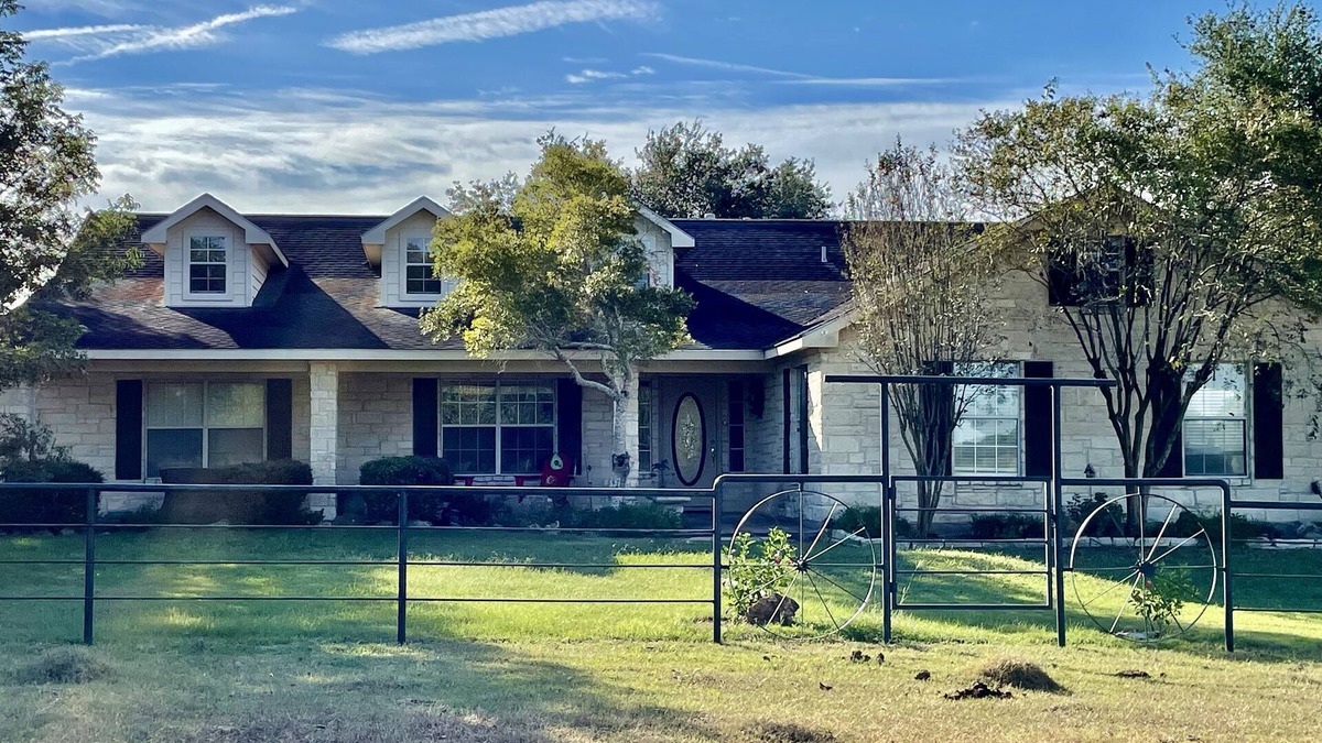 Fayetteville Other | Welcome to Lazy Oaks, a 28 acre cattle ranch