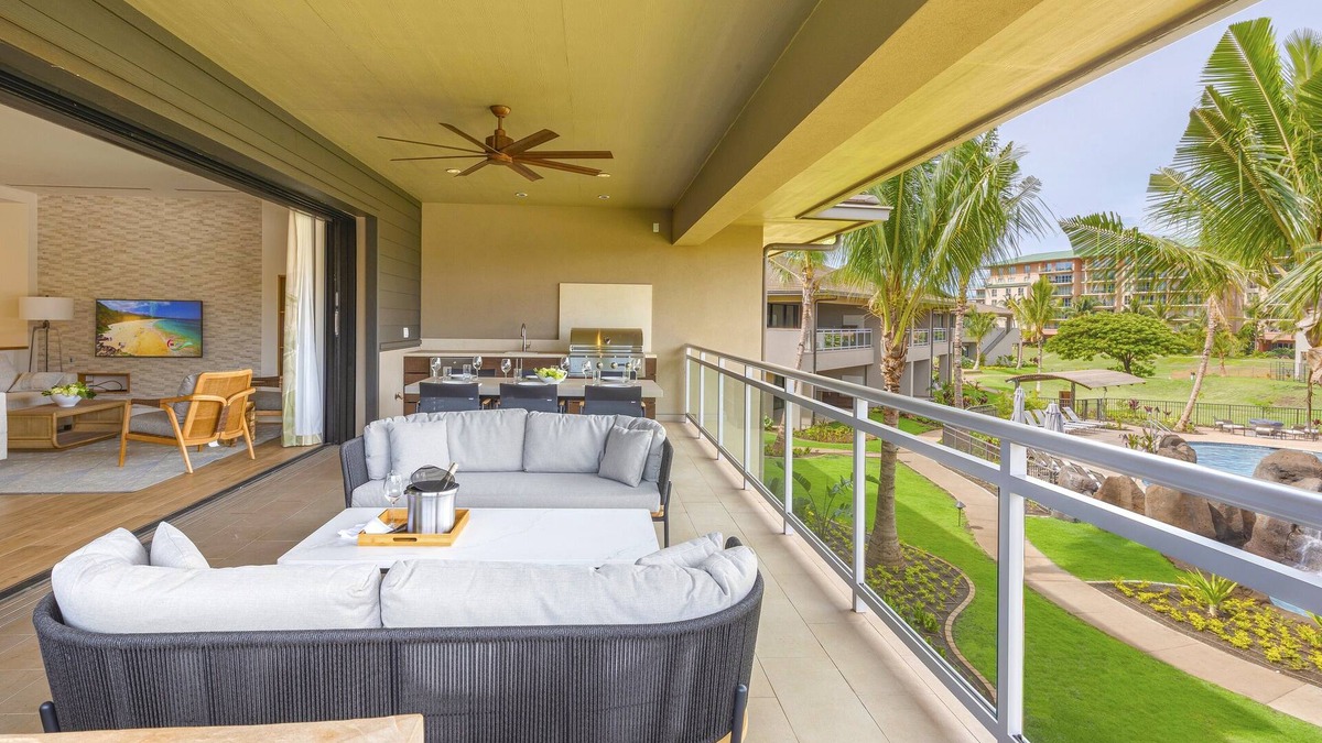 Honokowai Villa | Welcome to Luana Garden Villa Oceanfront Resort Pool view Upstairs