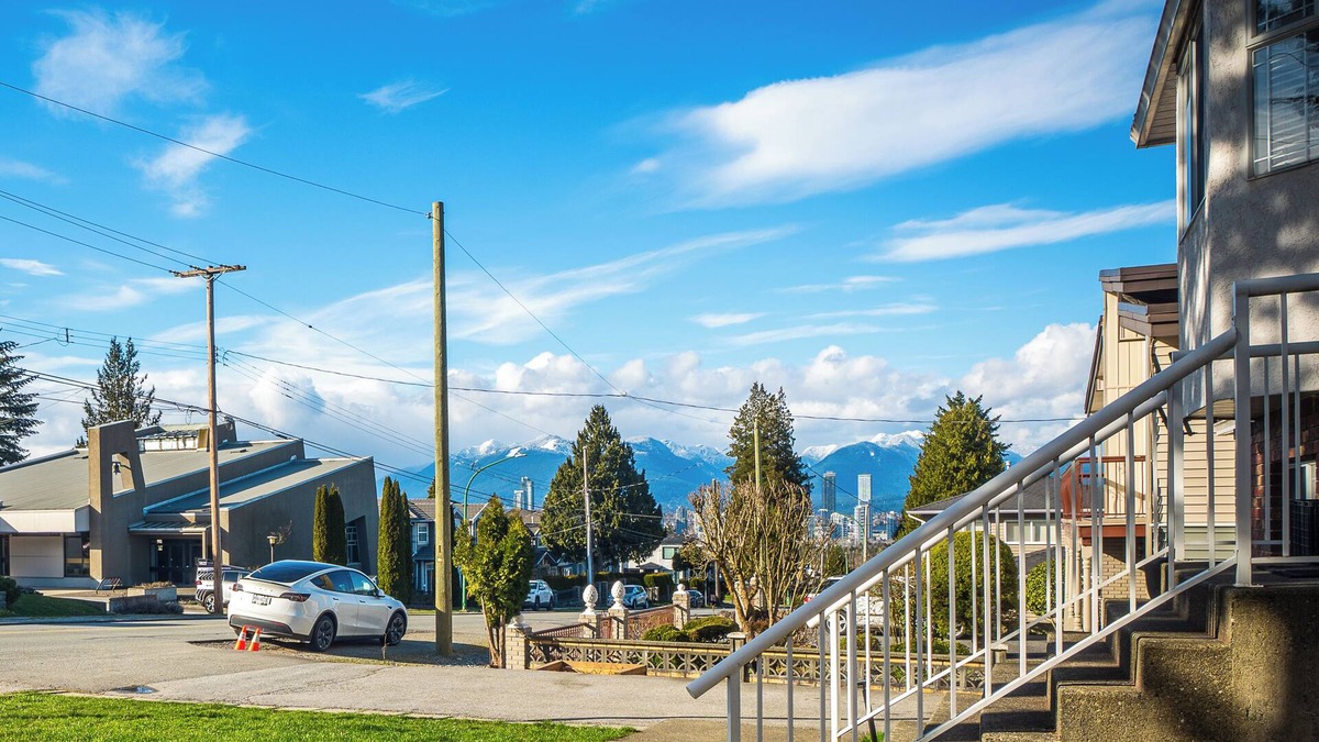 Burnaby House | Welcome to Main floor 2 Bedrooms Suite B &10 minutes walk from Metrotown Mall