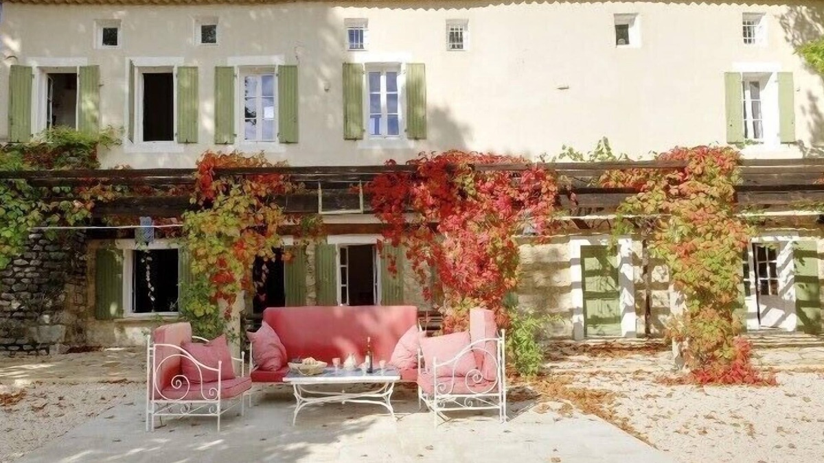 Vallerargues House | Welcome to Mas Cabanne, where tranquillity meets traditional French elegance.