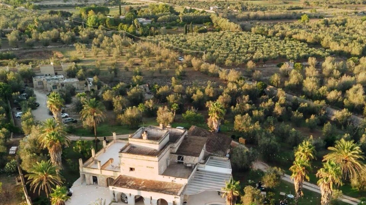 Sanarica Villa | "Welcome to Masseria Quadrelli: an oasis of elegance in the heart of Salento"