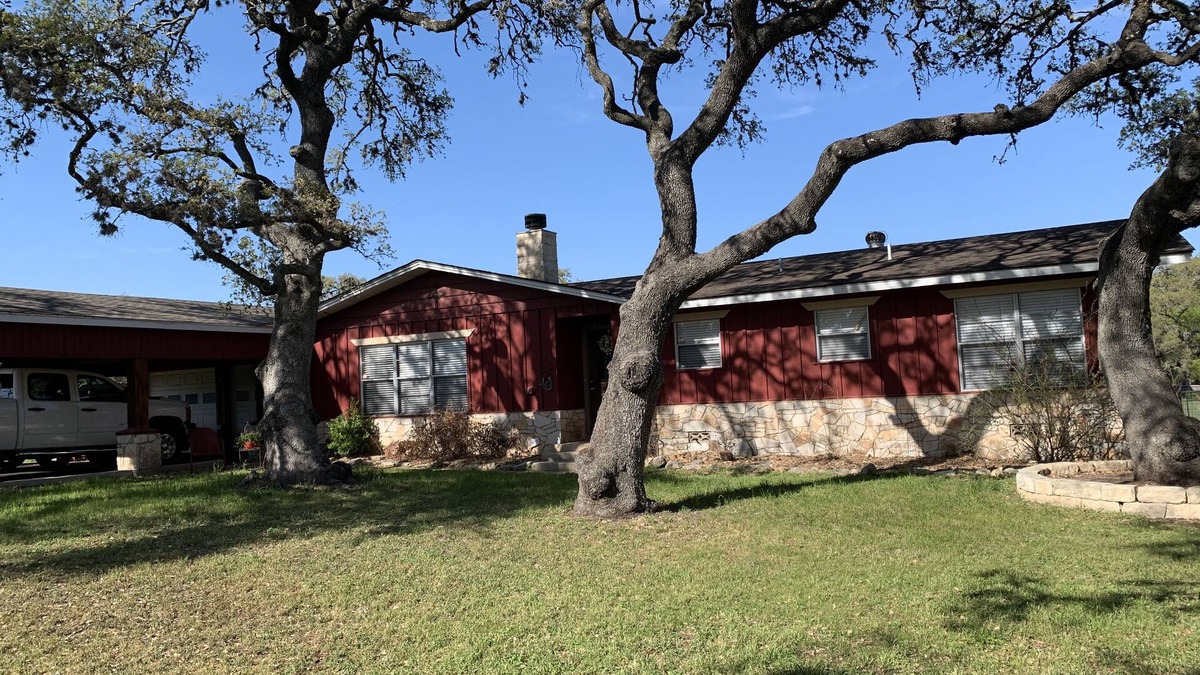 New Braunfels House | Welcome to New Braunfels located minutes outside of Gruene in the hill country!