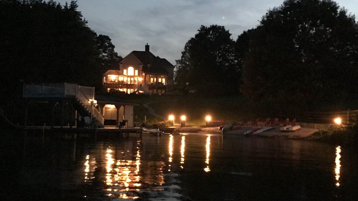 Livingston House | Welcome to Nirv'Anna! Waterfront with beach in a quiet cove on the public side.