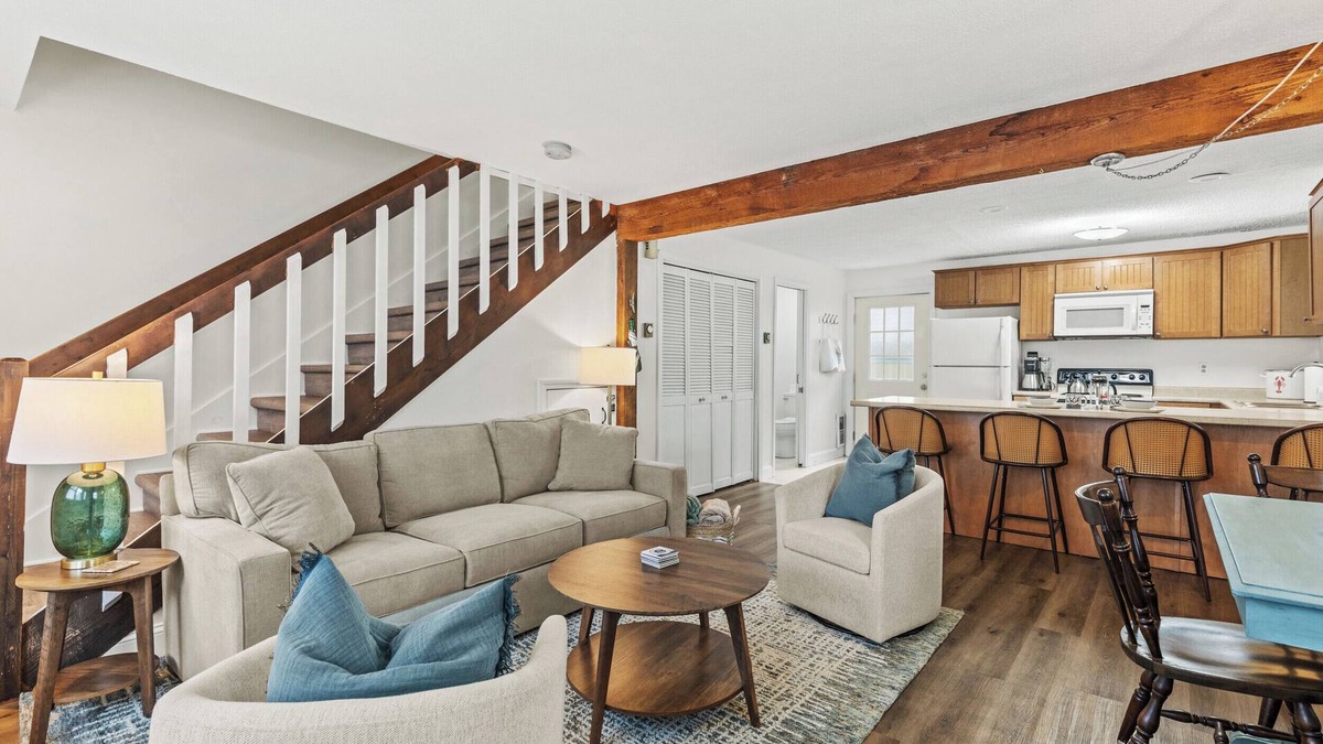 York Beach Condo | Welcome to Ocean Breeze Haven