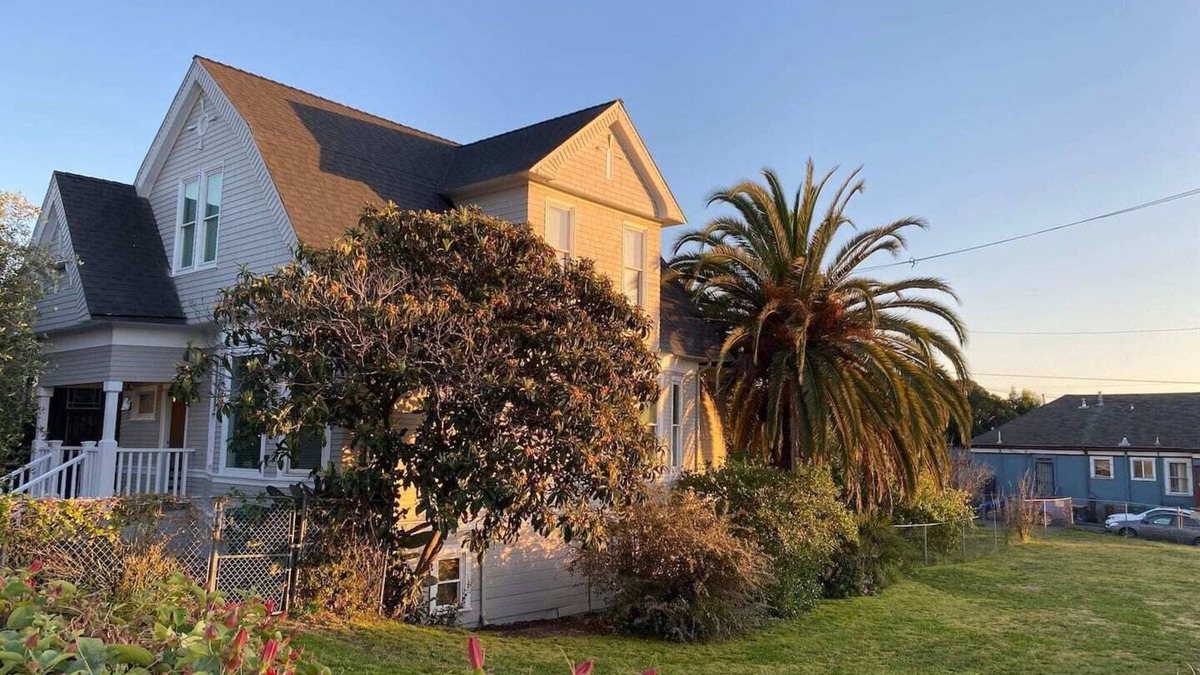 Oakland House | Welcome to our beautiful house with everything you need to enjoy the city!