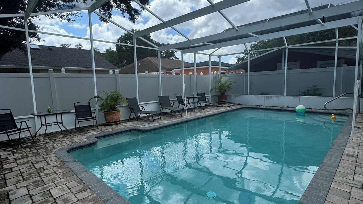 Pinecrest West Park Apartment | Welcome to our charming studio, perfectly located near Tampa Bay's attractions.
