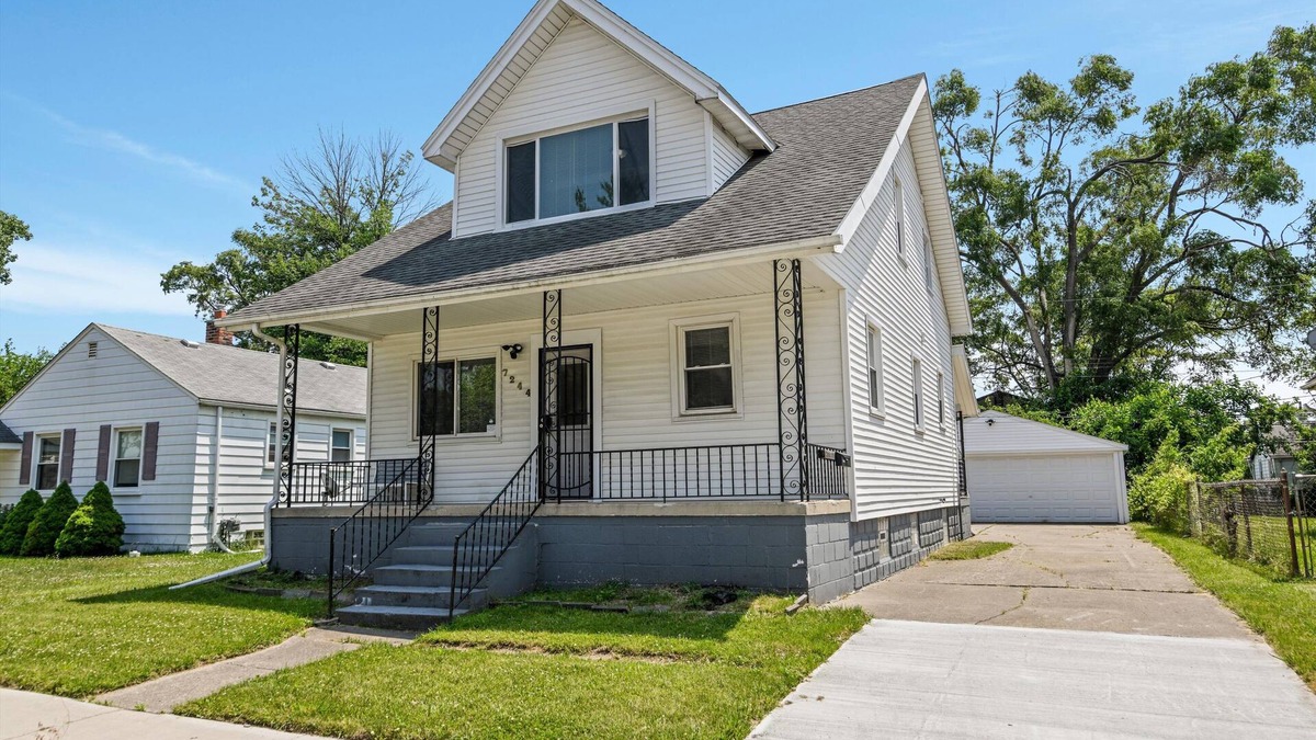 Detroit House | Welcome to our charming two-bedroom in Warren/Detroit, MI n