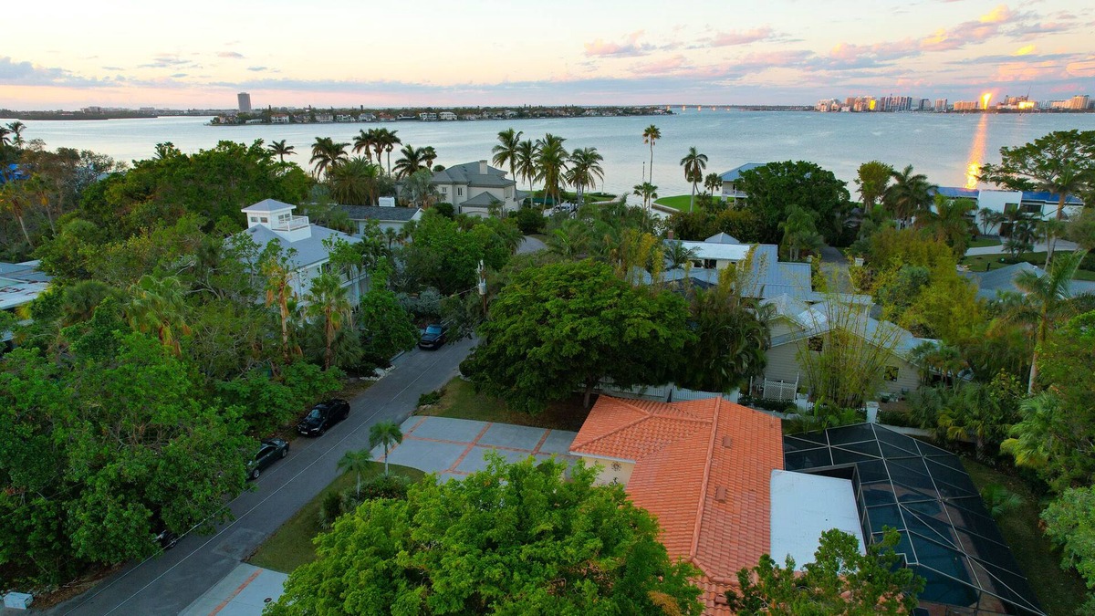 Bay Isle House | Welcome to Our Siesta Sunshine