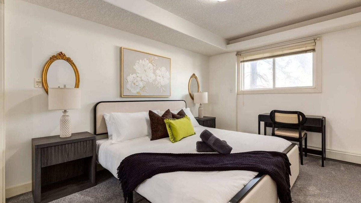 Sunnyside Apartment | Welcome to our Urban Nest in Sunnyside