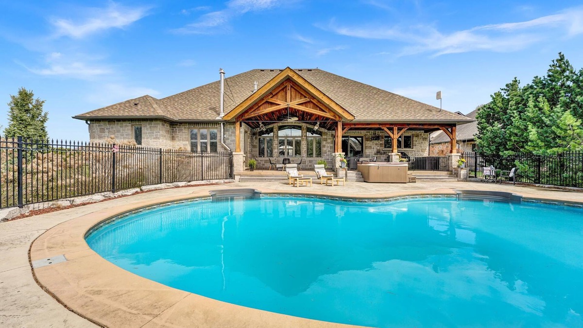 Cambridge House | Welcome to paradise in Cambridge Ontario!
