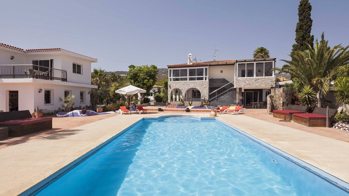 Arona Villa | Welcome to Paradise! Ideal for multiple families, Private Pool, BBQ House, Wifi