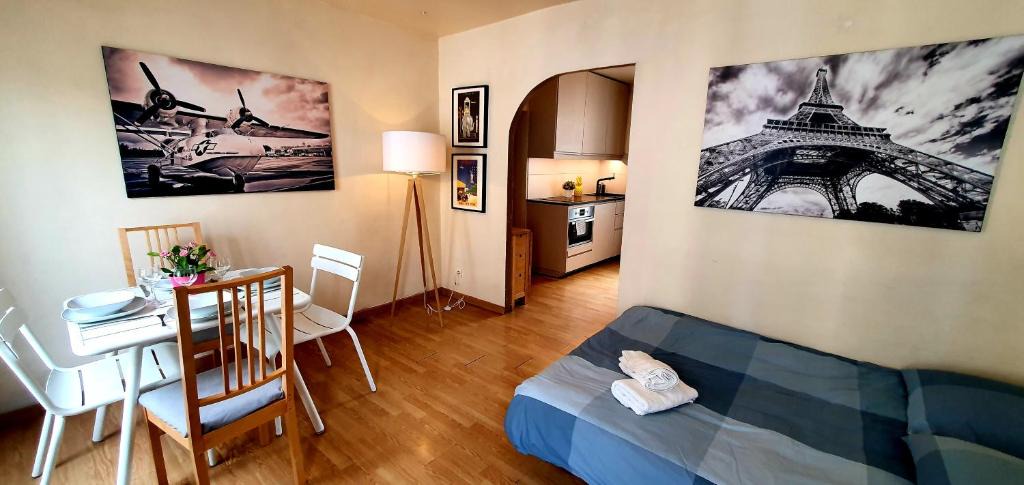 Louis Bertrand-Mirabeau-Semard Apartment | Welcome to Paris