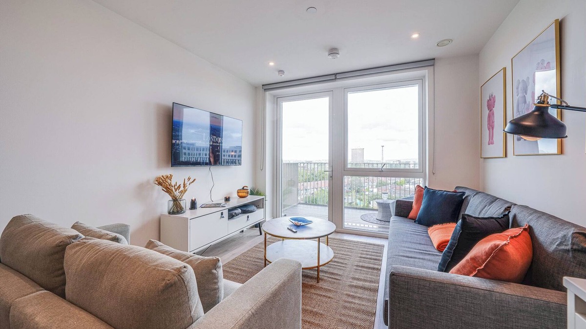 Alperton Apartment | Welcome to Plotseeker’s Modern 2-bedroom flat in Wembley, just minutes from Wembley Stadium and with direct access to Central London and Heathrow. Ideal for families, couples, and business travelers.