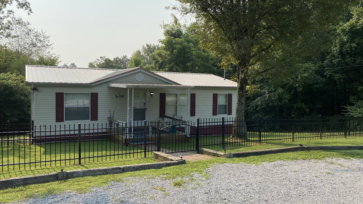McEwen House | Welcome to SkyCapps. Family and pet friendly