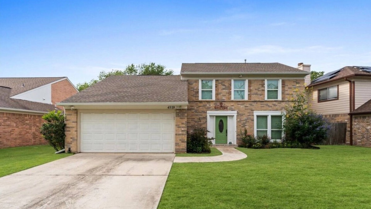 Sugar Land House | Welcome to Sweet Escape Sugar Land, your cozy home away from home! Close to NRG
