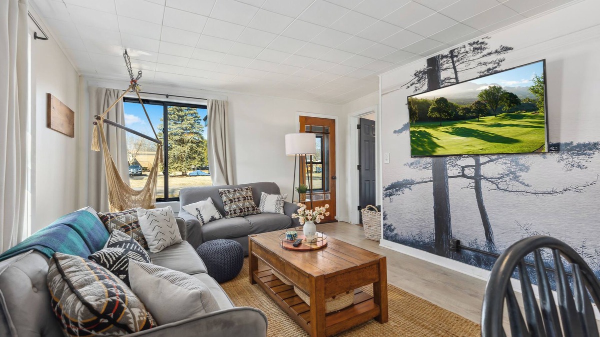 Crosby House | Welcome to the Black Loon. A charming 3-bedroom Mountain Bike home in Crosby