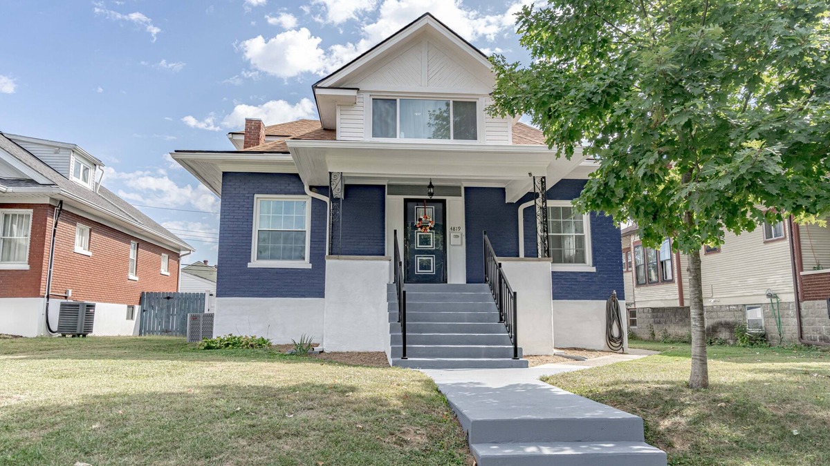 Beechmont House | Welcome to the Blue Bungalow; Your home away from home! n