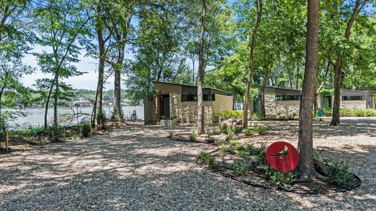 Malakoff Cottage | Welcome to The Cardinal Cottage at Sunrise Point 🌅 Escape to the serene beauty of Cedar Creek Lake in the Cardinal Cottage, where modern design meets nature's tranquility. Whether you're here to unwind, get active, or simply enjoy some epic l