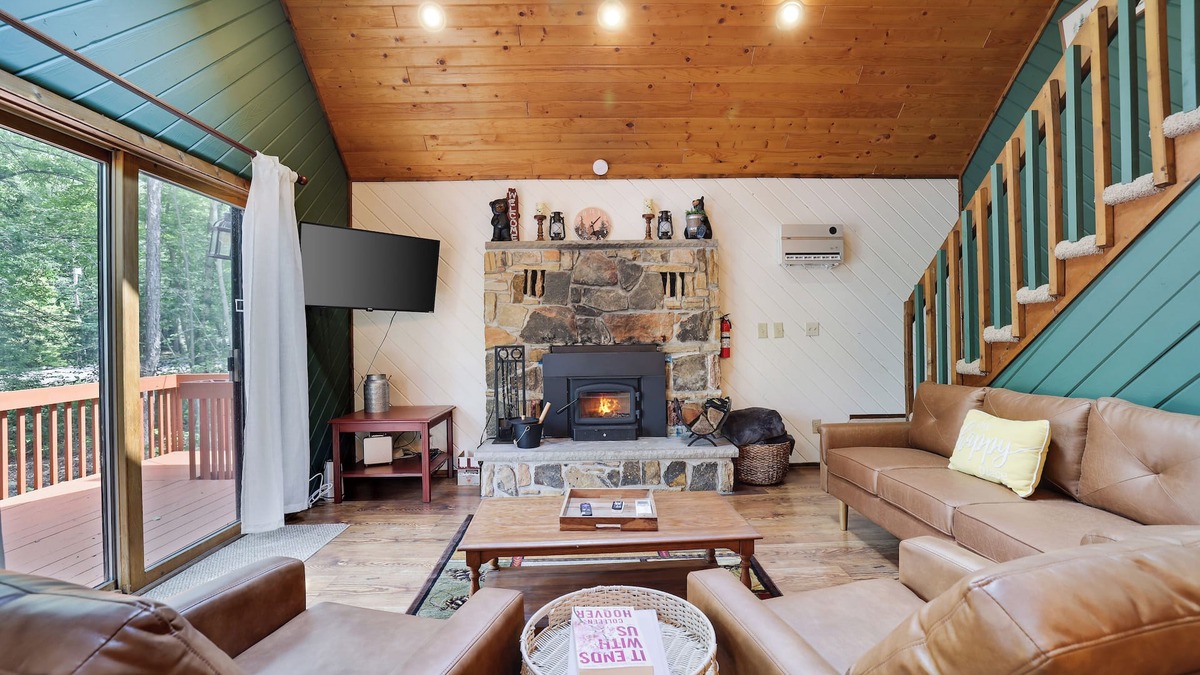 Hamlin House | Welcome to The Chalet Getaway in the Hideout!