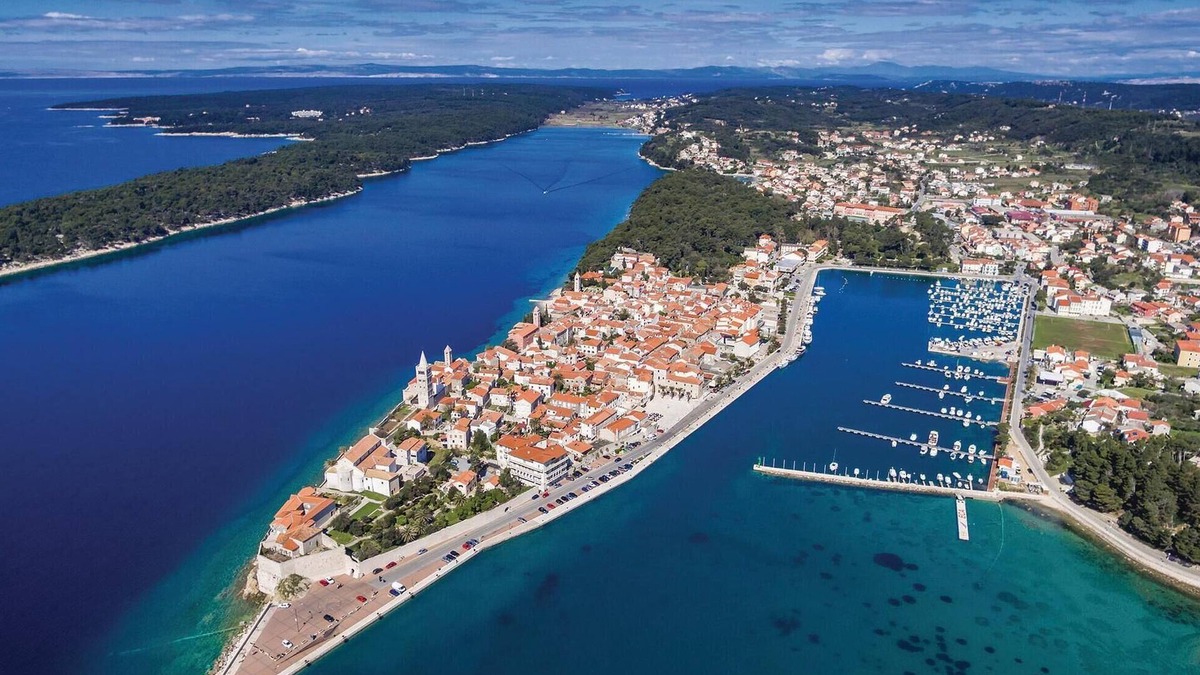 Rab Town House | Welcome to the island of Rab! Enjoy your family vacation.