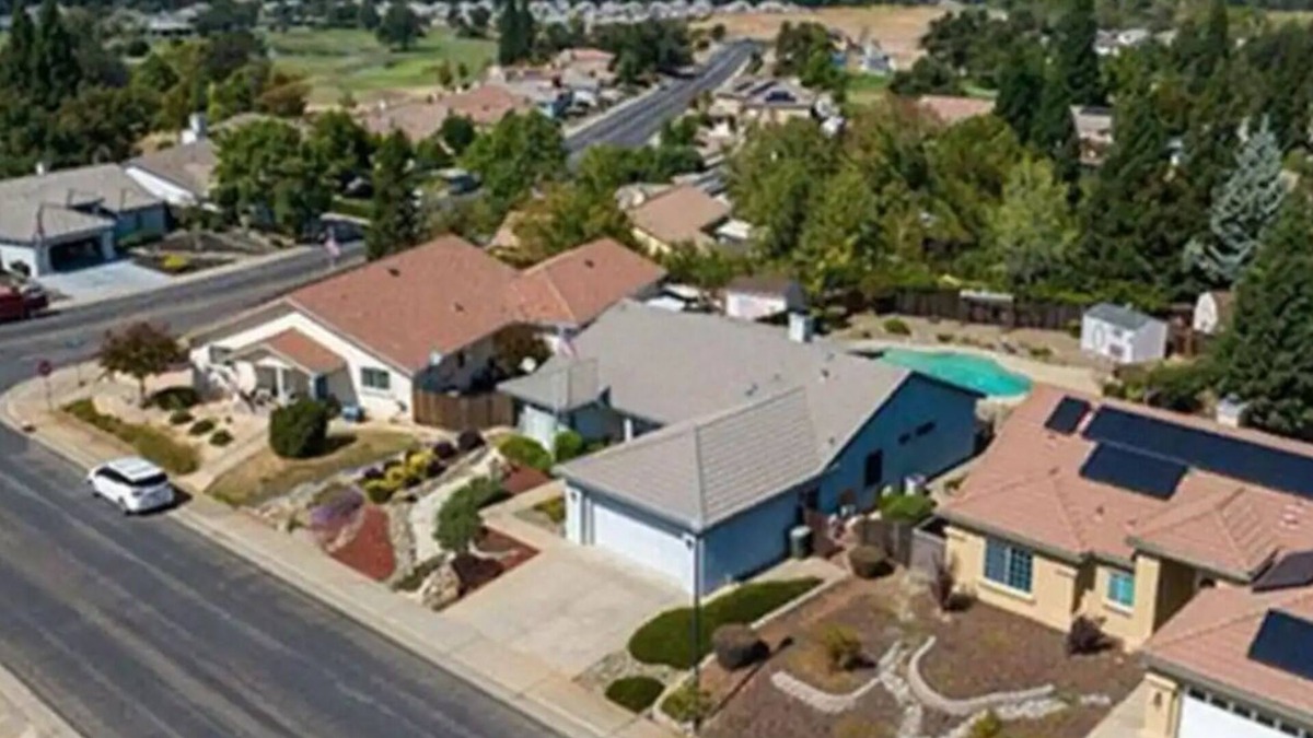 Ione House | Welcome to the Large House