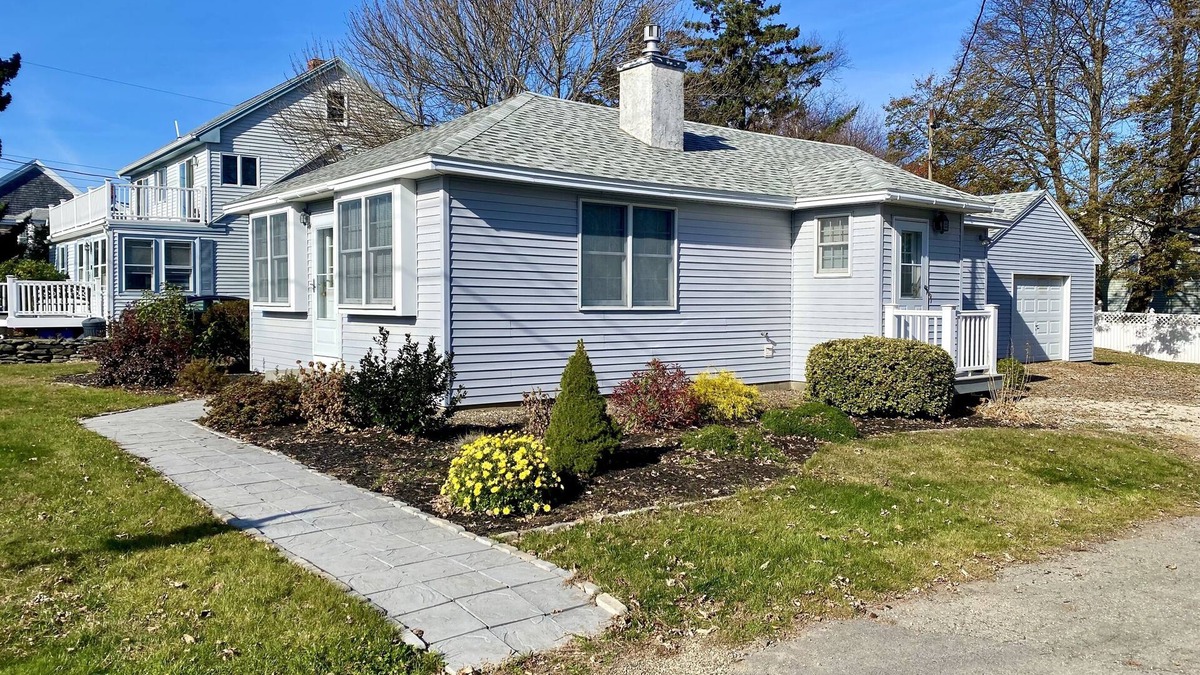 York Beach House | Welcome to The Little Guy!