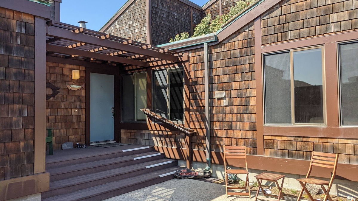 Castroville House | Welcome to The Sandpiper!/166 MDW