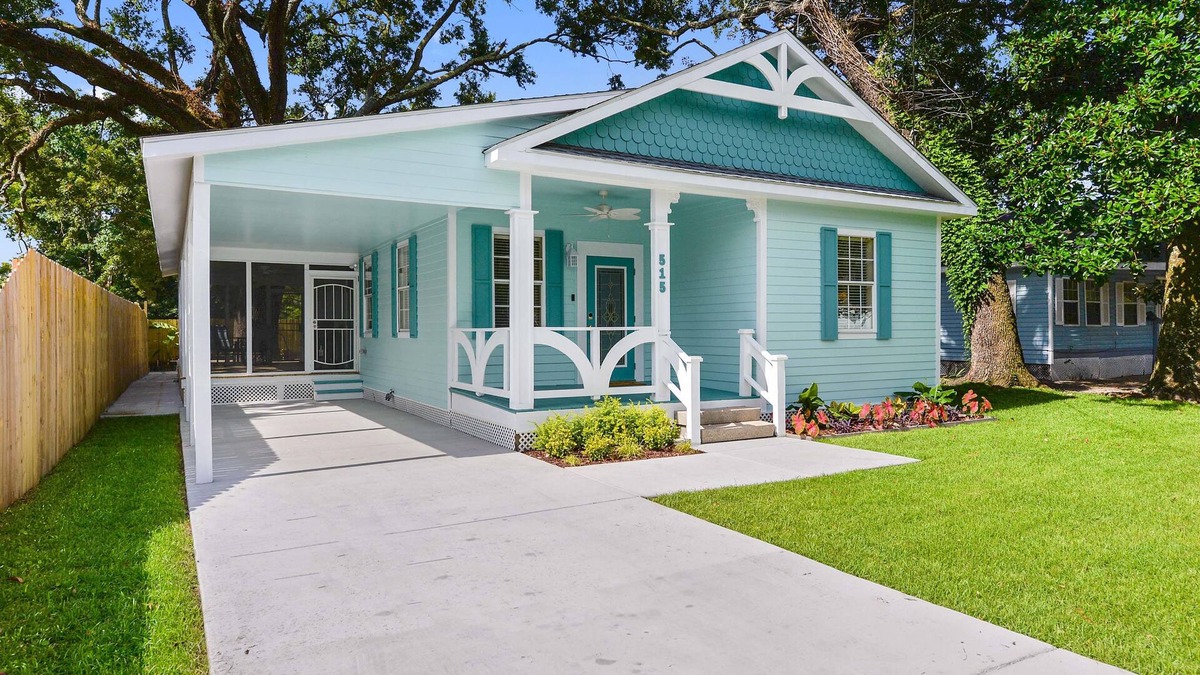 East Biloxi House | Welcome to the Sands and Slots Retreat. Walk to the beach and Casinos!