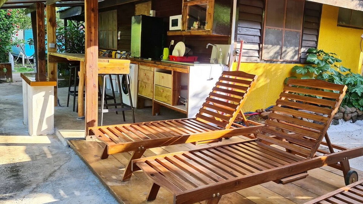 Teahupoo House | Welcome to the three waterfalls, alone, with friends, as a couple or as a family