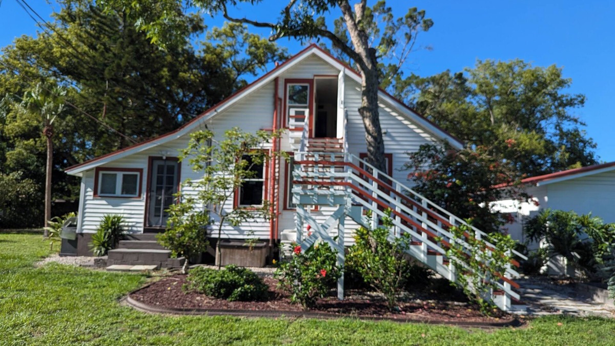 Northwest Orlando House | Welcome to the Treetop Villa. An Orlando Victorian Getaway!