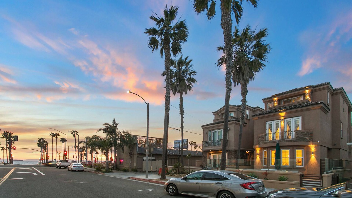 Huntington Beach House | Welcome to the Extraordinary 6th on the Beach Beach-House in Huntington Beach