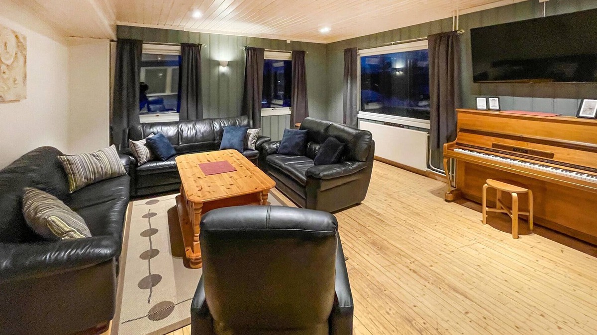Mesnali Apartment | Welcome to this large house with private rooms and inviting common areas.