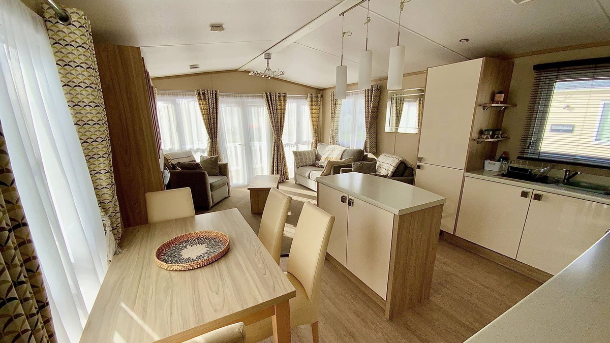 South Cerney Ski Chalet | Welcome to 'ThisOne' our Hoburne Cotswolds little escape