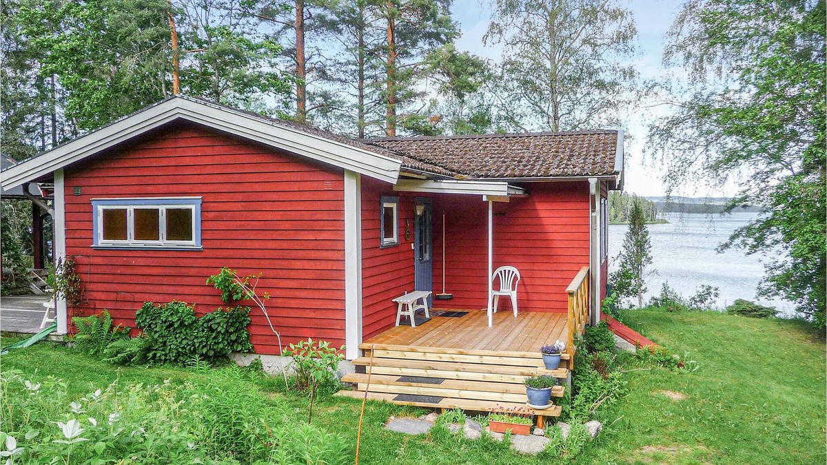 Klassbol House | Welcome to Torpsand in Klässbol, in this vacation home with panoramic view of lake Värmeln and priva