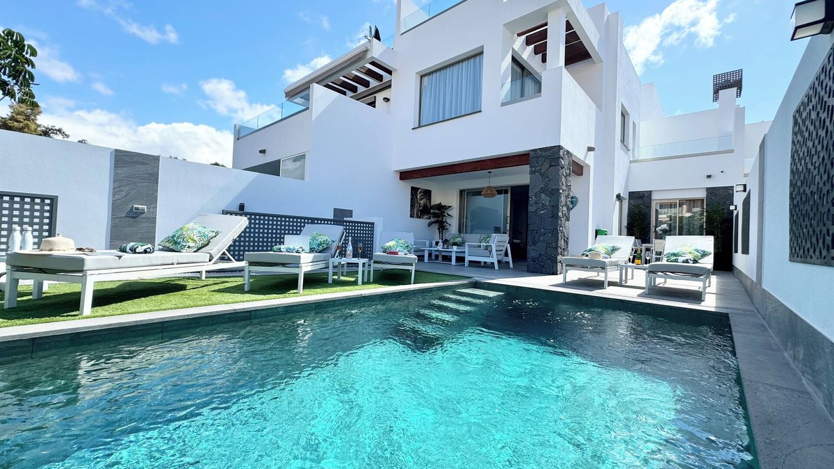 Los Cristianos Villa | Welcome to Villa Bali a luxurious modern getaway