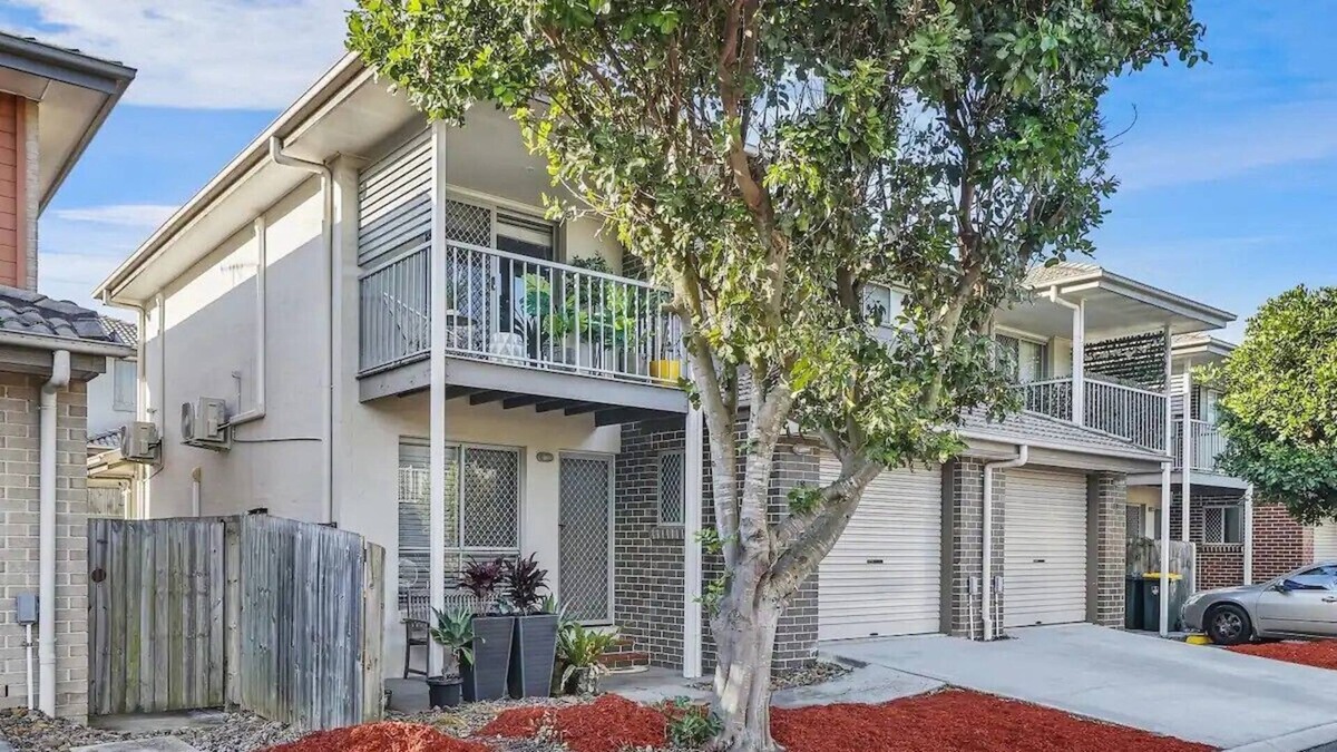 Bracken Ridge House | Welcome to your home away from home in Bracken Ridge!