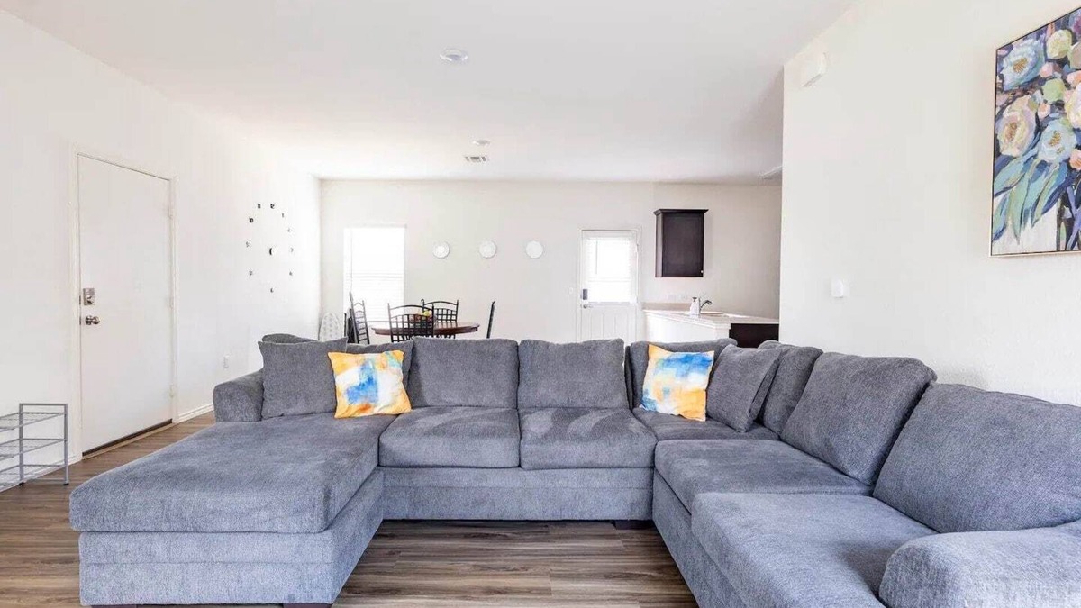 Austin House | Welcome to your modern home in Austin, close to downtown and the airport!