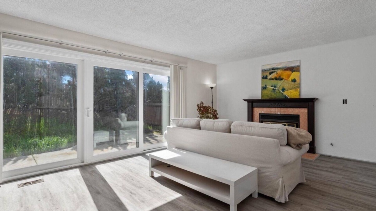 Hayward House | Welcome to your sanctuary in the serene Hayward Hills, with amazing bay views.